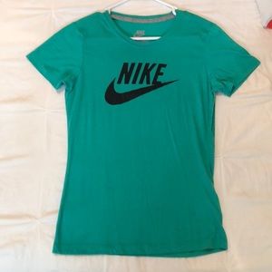 Nike Logo Women’s Green and Black Slim Fit Shirt